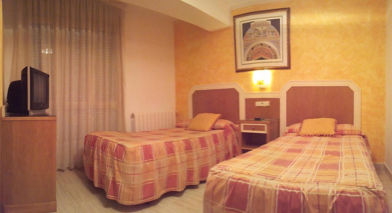 Hostal Conchi Миранда де Ебро Екстериор снимка