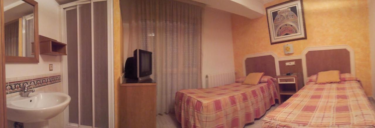 Hostal Conchi Миранда де Ебро Екстериор снимка