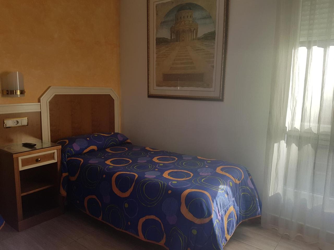 Hostal Conchi Миранда де Ебро Екстериор снимка
